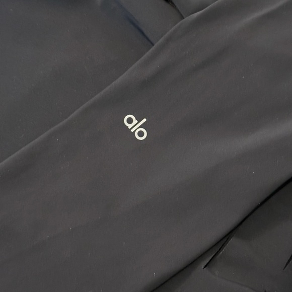 ALO YOGA High-Waist Ripped Warrior Legging Size Medium in Black - Picture 9 of 13